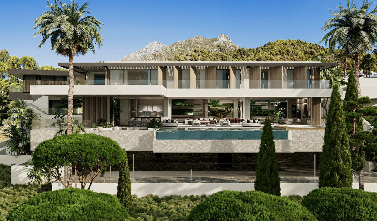 Luxe villa met infinity pool en weelderige tuin.