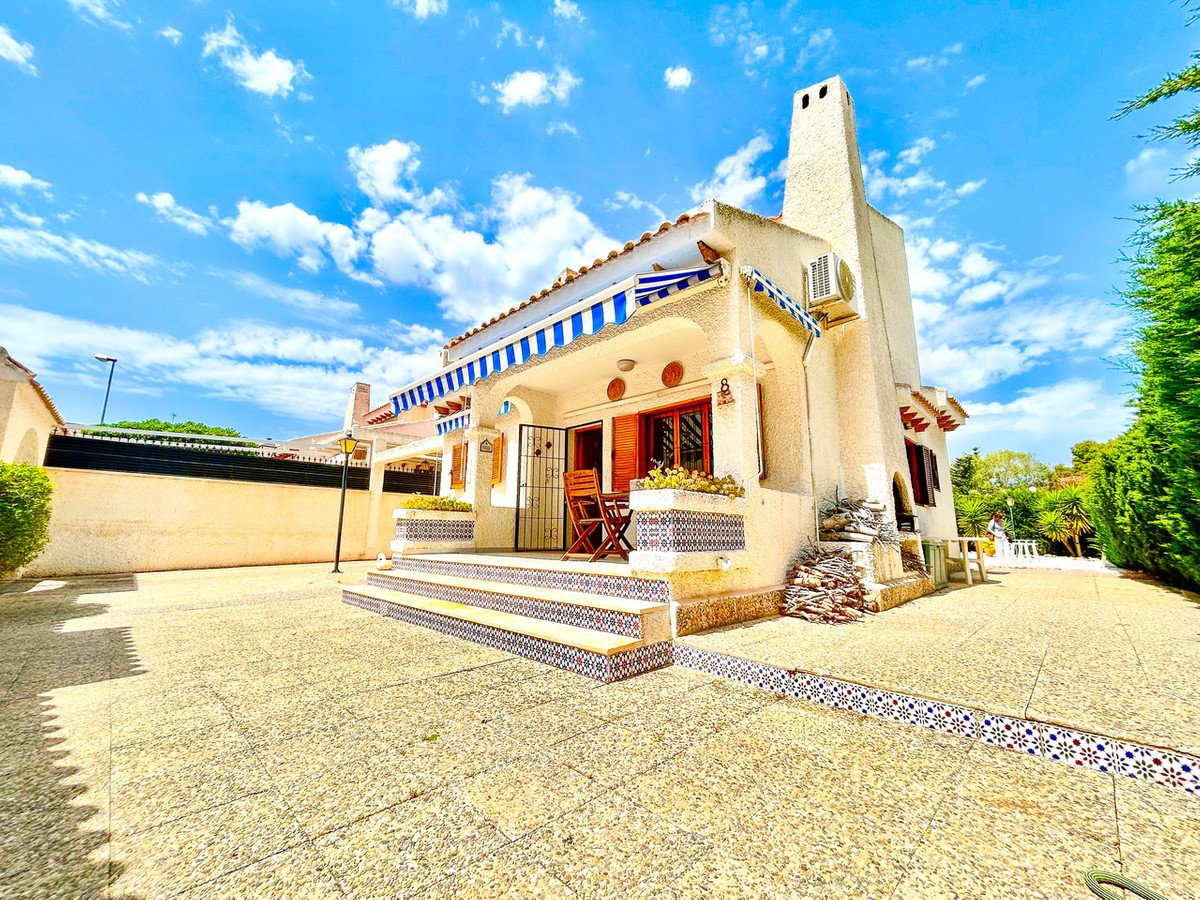3 Bed Detached Villa in La Zenia in La Zenia — Detached Villa