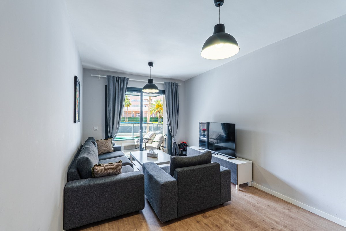 3 Bed Middle Floor Apartment in Las Lagunas في Las Lagunas — شقة