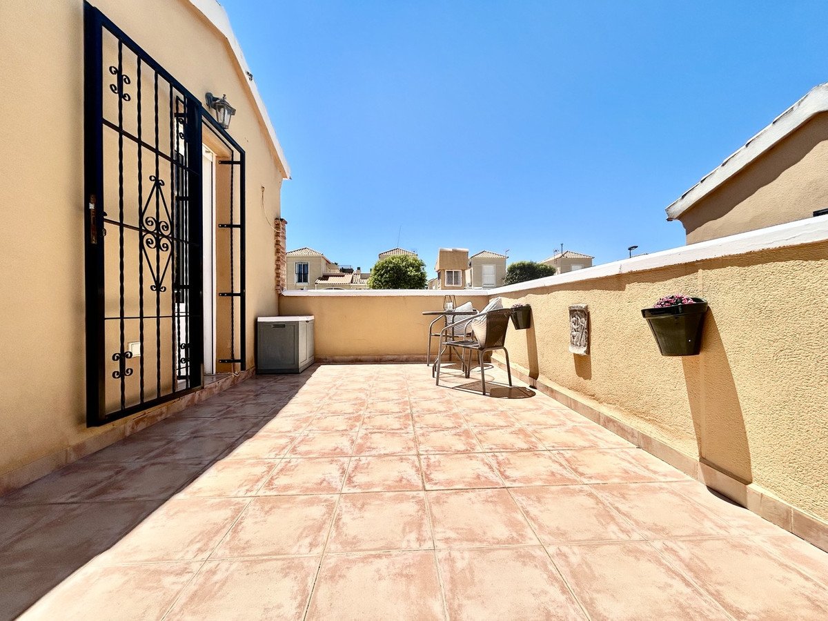3 Bed Detached Villa in Los Altos in Los Altos, Detached Villa