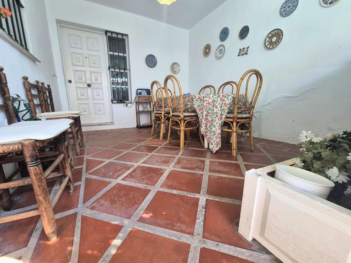 5 Bed Townhouse in Los Boliches w Los Boliches — Dom szeregowy