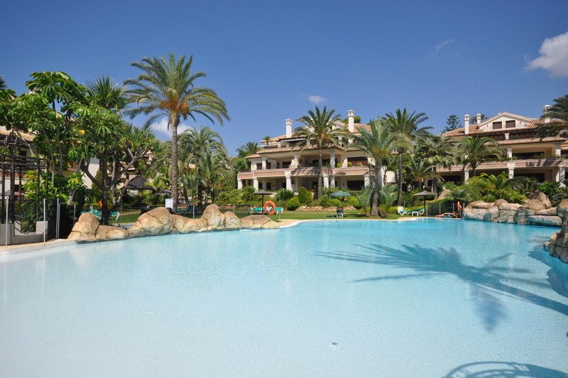 3 Bed Middle Floor Apartment in Los Monteros in Los Monteros — Apartment