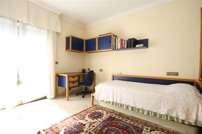 6 Bed Detached Villa in Los Monteros u Los Monteros — 