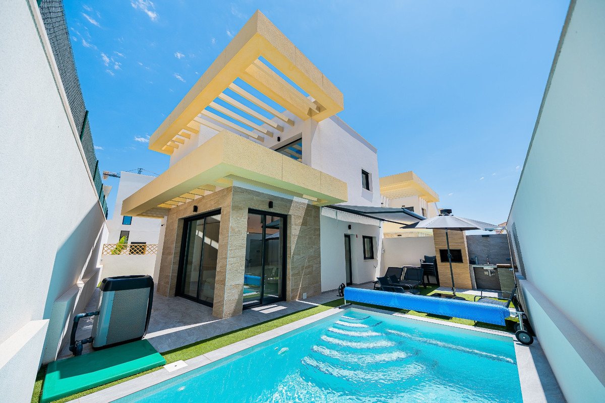 3 Bed Detached Villa in Los Montesinos in Los Montesinos, Detached Villa