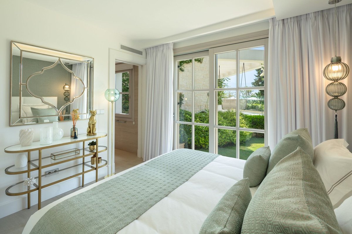 6 Bed Detached Villa in Aloha in Aloha, Detached Villa