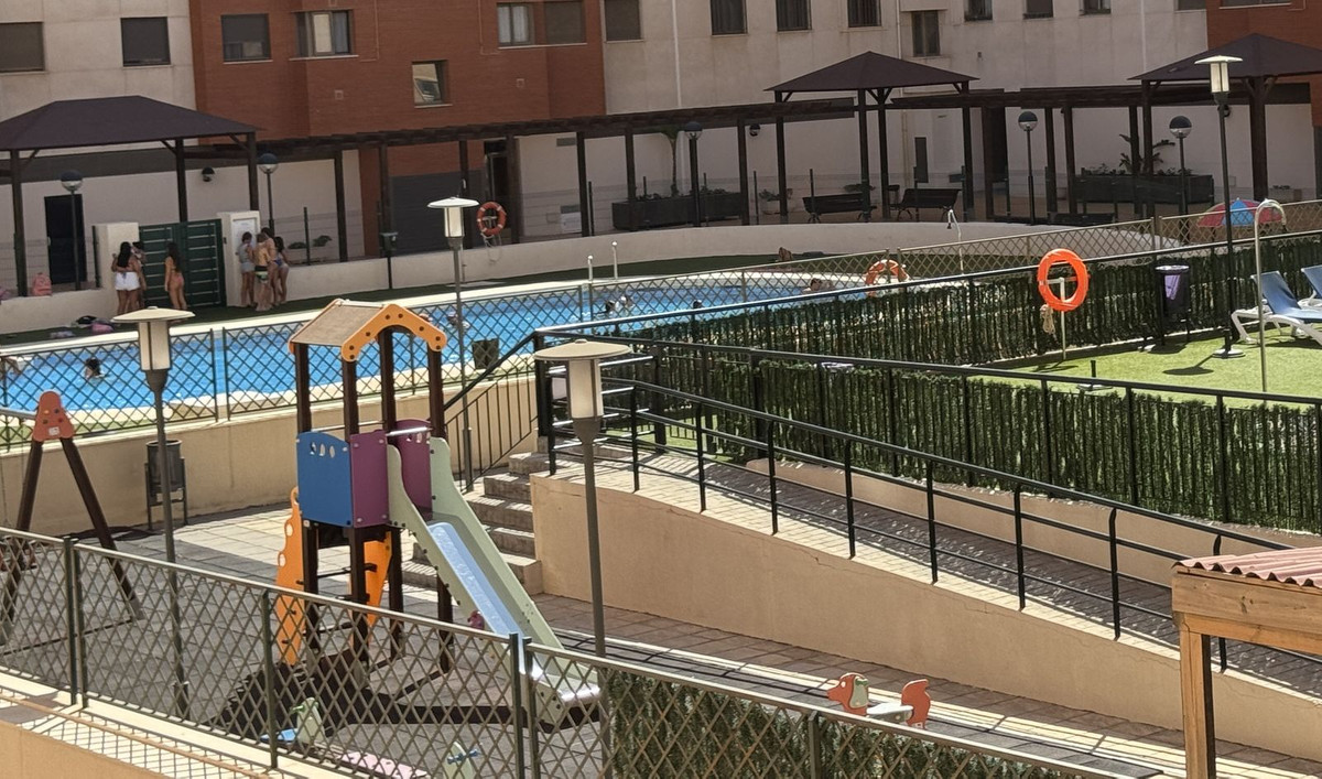 2 Bed Stan na srednjem spratu in Málaga, Апартман