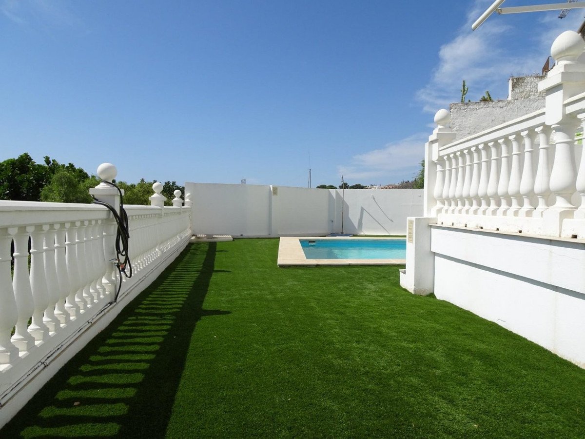 3 Bed شقة في الطابق الأوسط in Montemar في Montemar, شقة