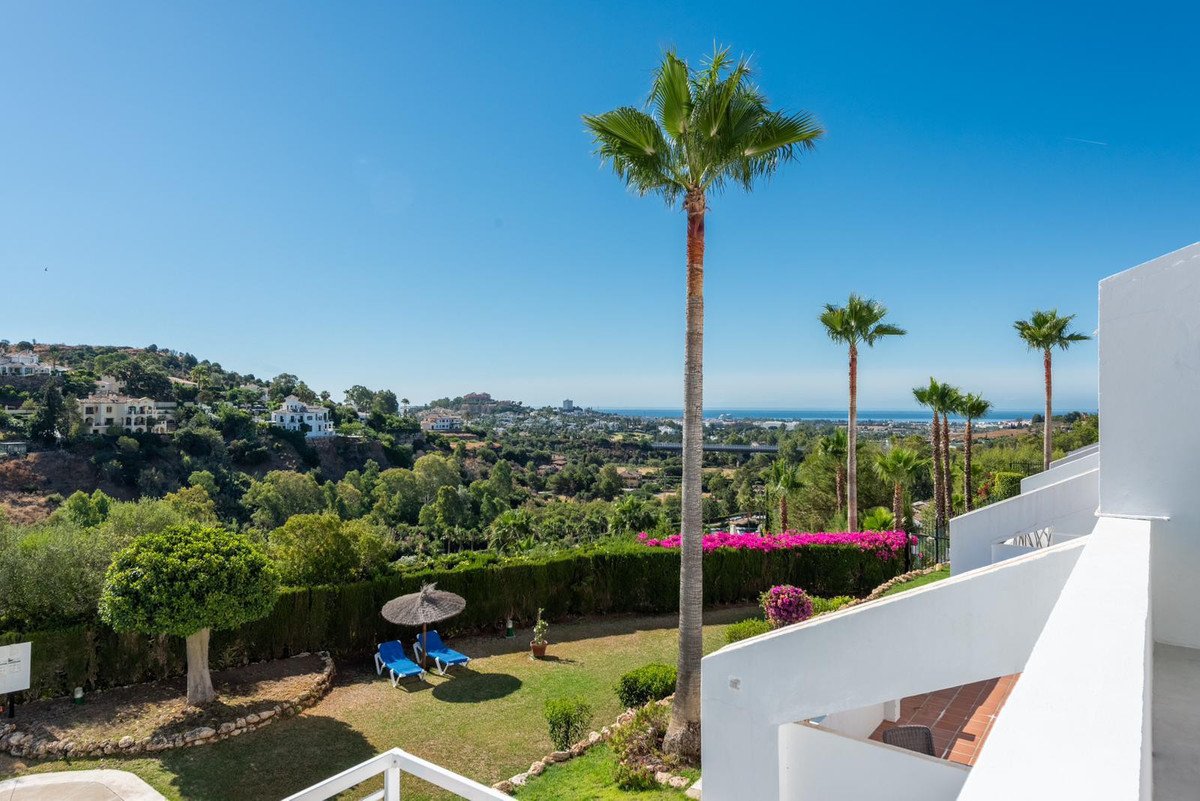 3 Bed Middle Floor Apartment in La Quinta