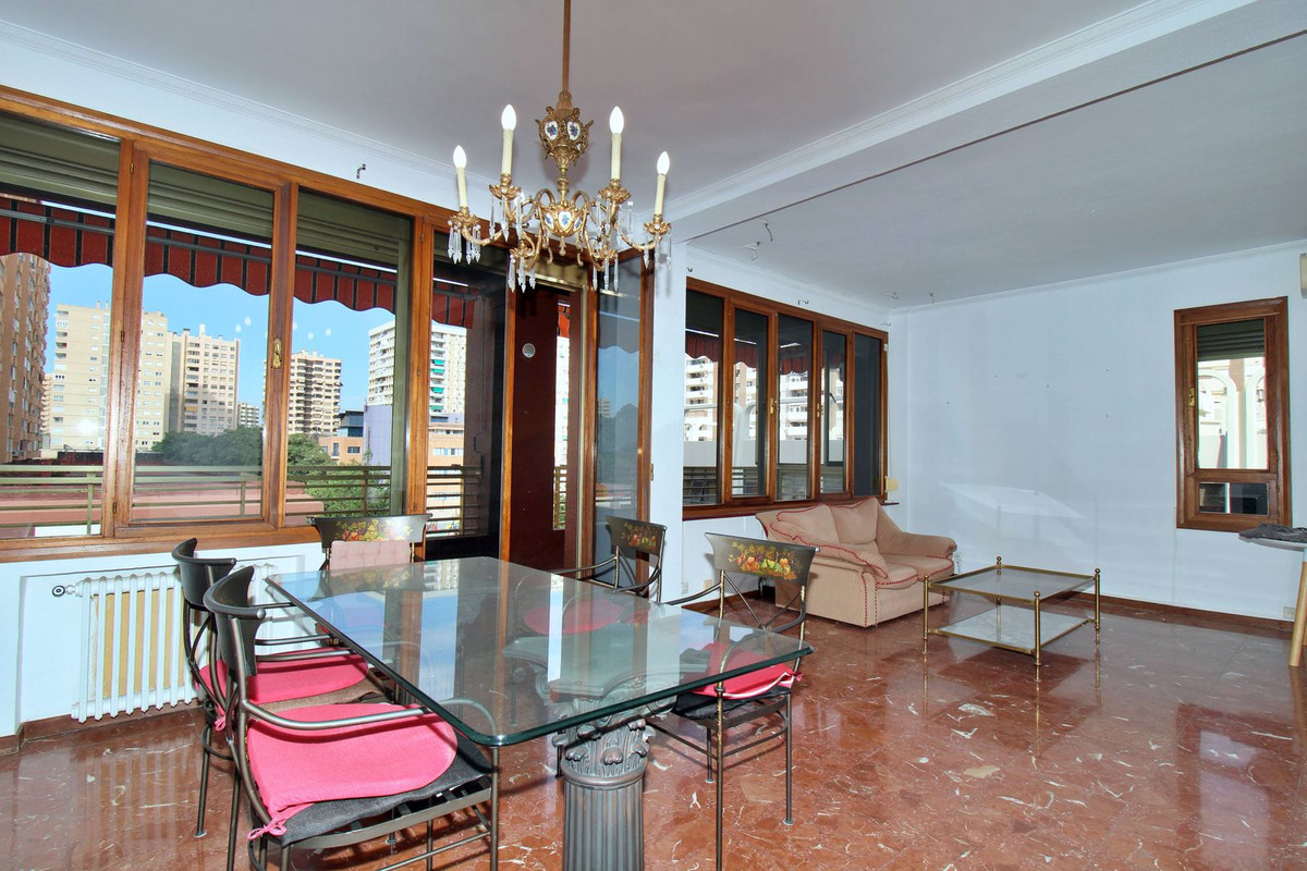 3 Bed Vidurinio aukšto butas in Málaga, Butas