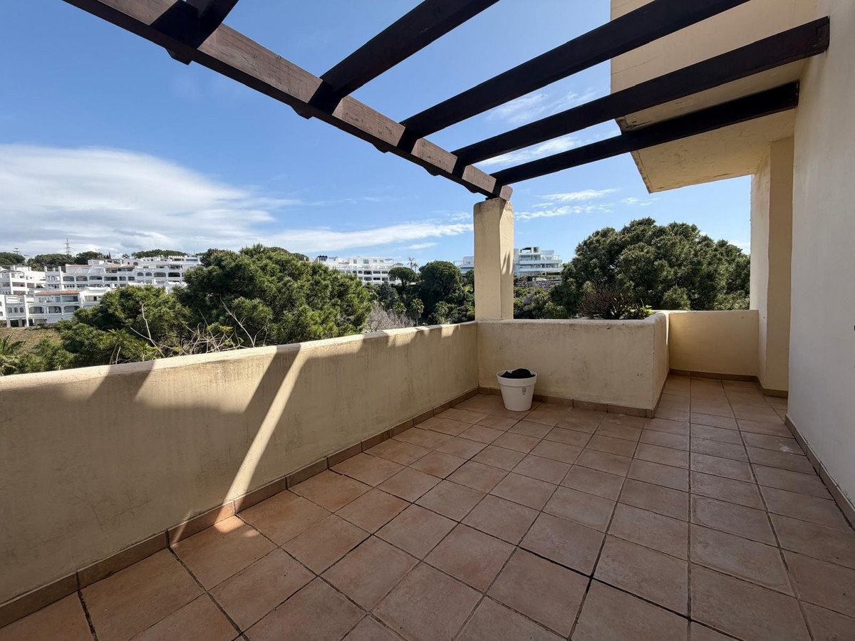 3 Bed شقة في الطابق الأوسط in Benahavís في La Quinta, شقة