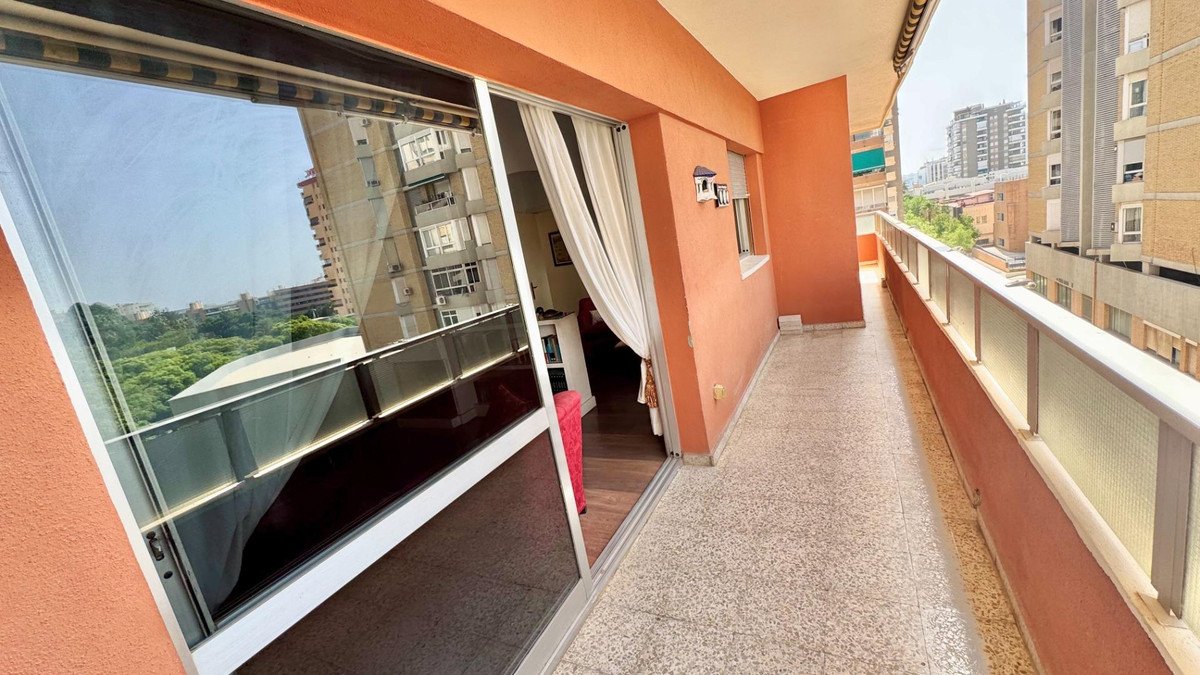 4 Bed Middle Floor Apartment in Málaga in Málaga, Apartment