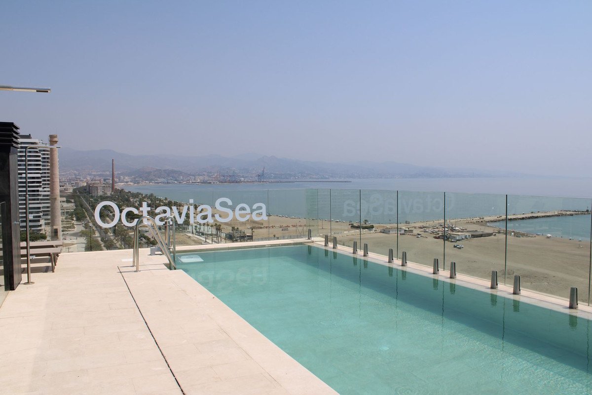 4 Bed Middle Floor Apartment in Málaga in Málaga, Apartment