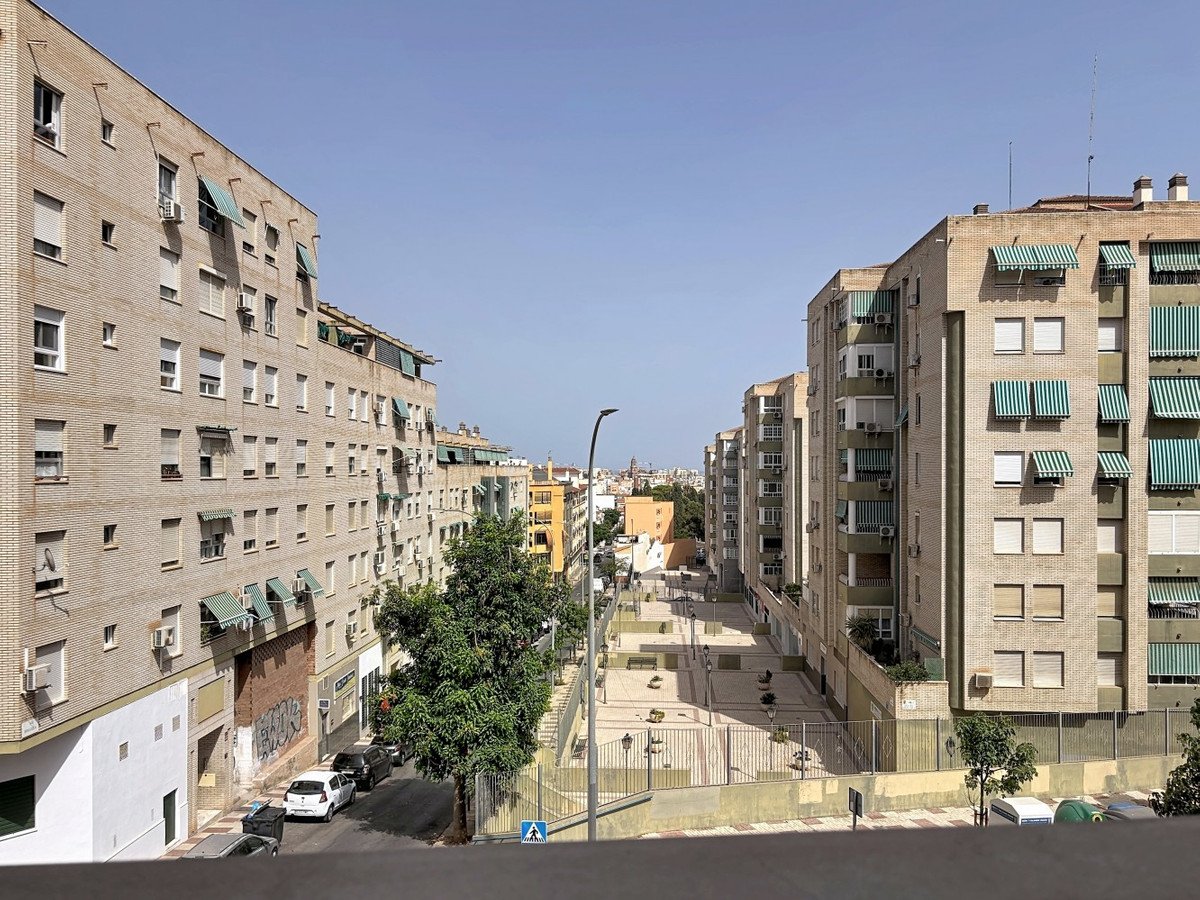 4 Bed Middle Floor Apartment in Málaga in Málaga, Apartment