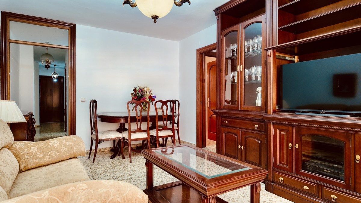 4 Bed Middle Floor Apartment in Málaga in Málaga, Apartment