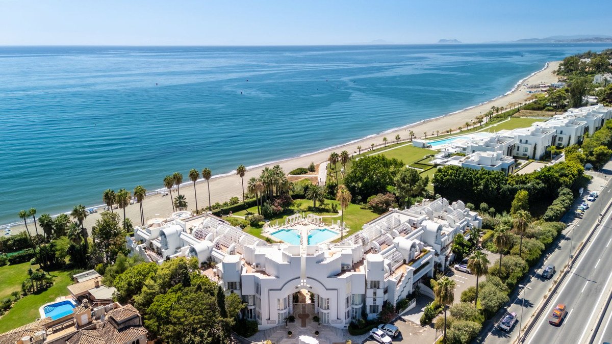 4 Bed Middle Floor Apartment in Málaga in Málaga, Apartment