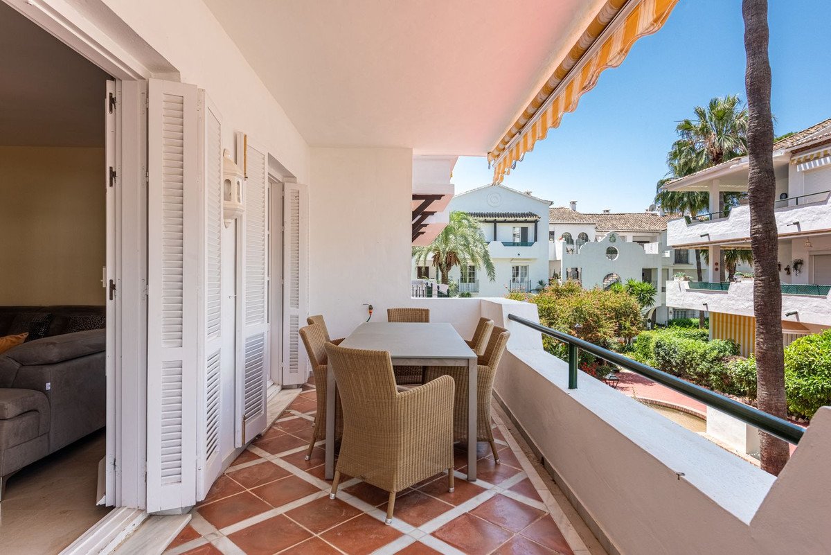 3 Bed شقة في الطابق الأوسط in El Presidente في El Presidente, 