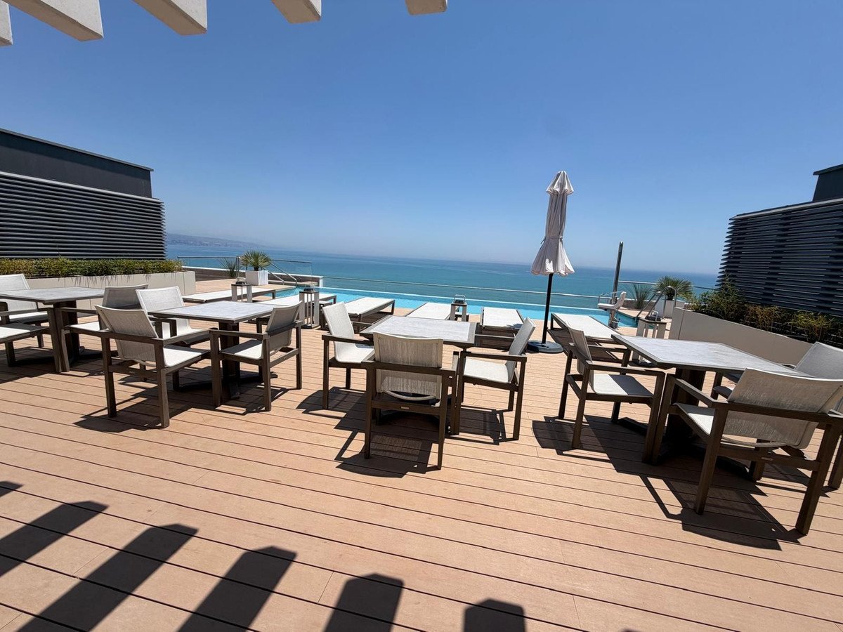 4 Bed شقة في الطابق الأوسط in Málaga في Málaga, 