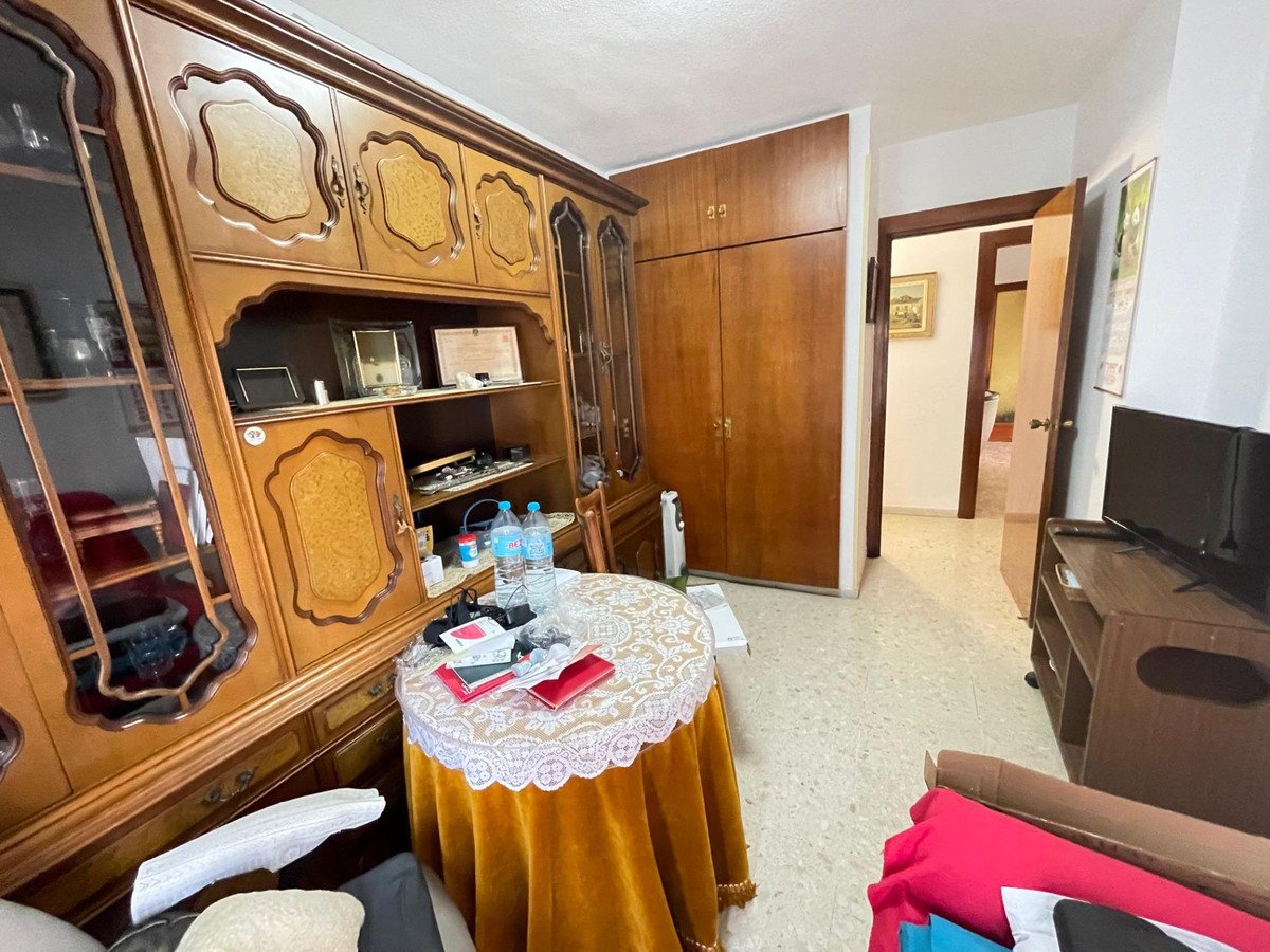 4 Bed Middle Floor Apartment in Málaga in Málaga, Apartment