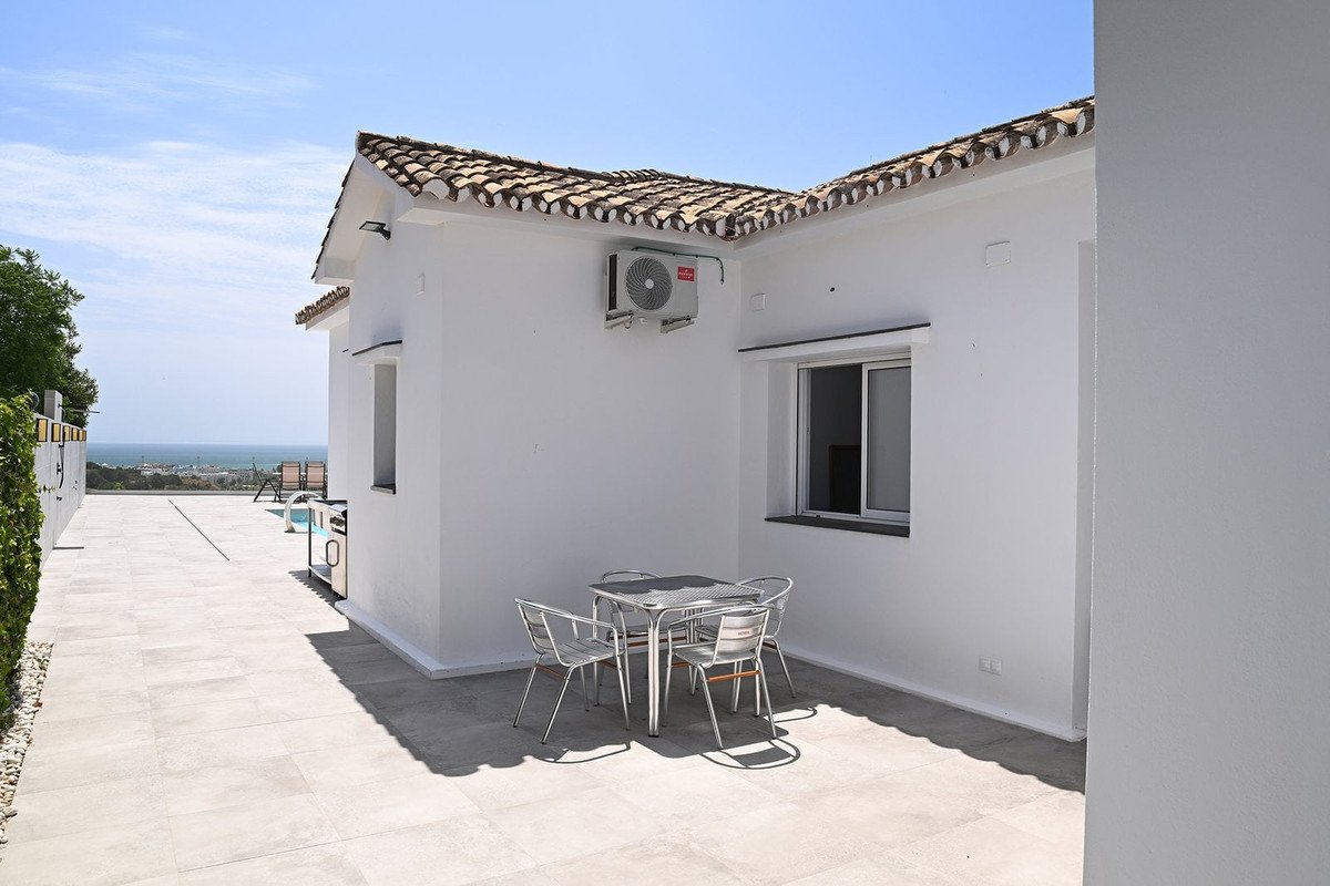 4 Bed فيلا مستقلة in Málaga في Málaga, 