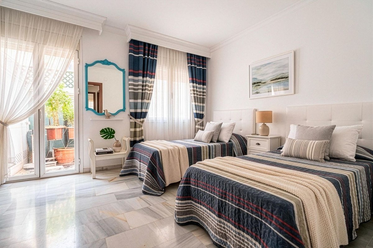 4 Bed Middle Floor Apartment in Málaga in Málaga, Apartment