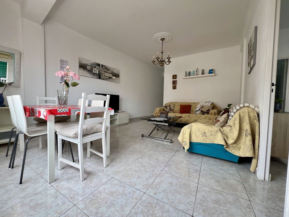 4 Bed Middle Floor Apartment in Málaga in Málaga, 