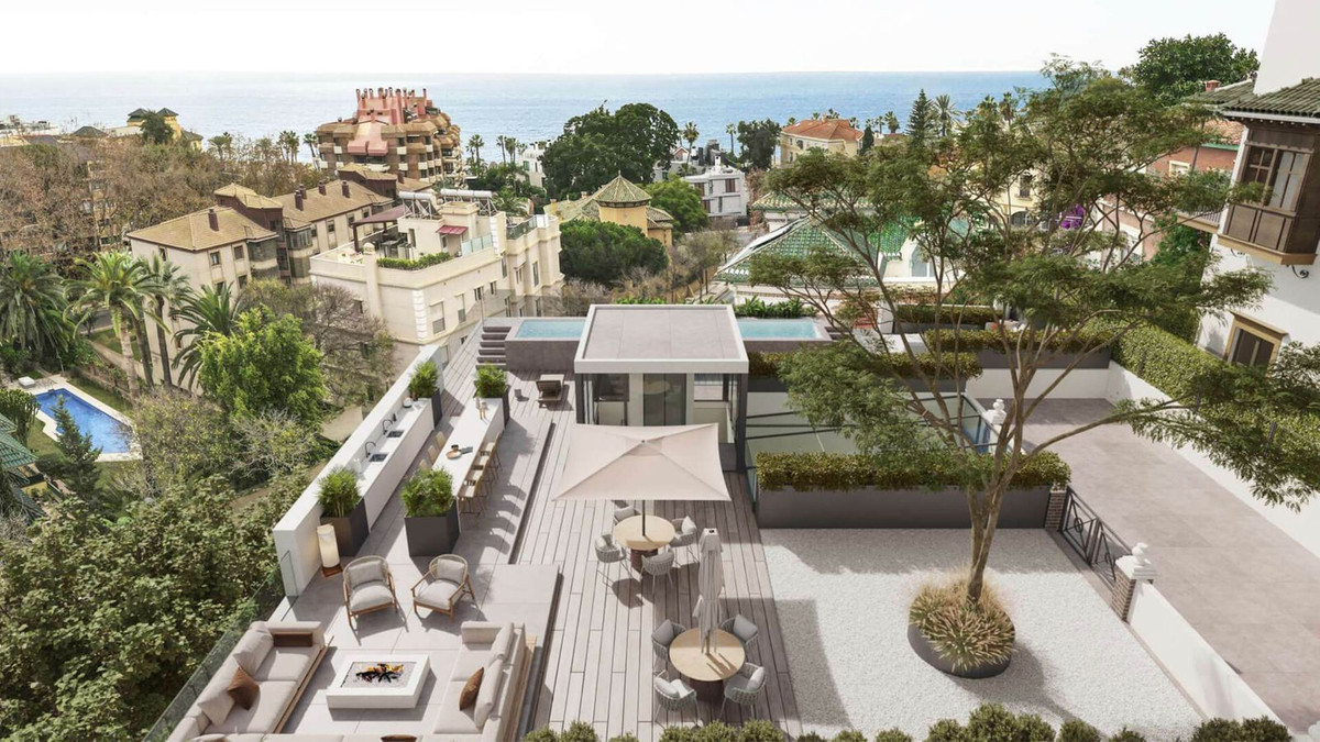 Luxe dakterras met uitzicht op zee.