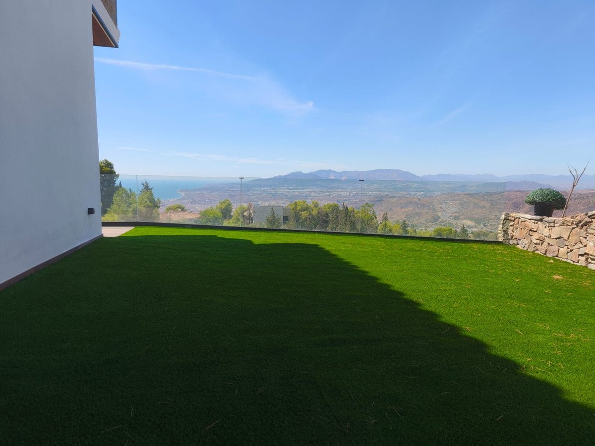 6 Bed فيلا مستقلة in Málaga Este في Málaga Este, فيلا منفصلة
