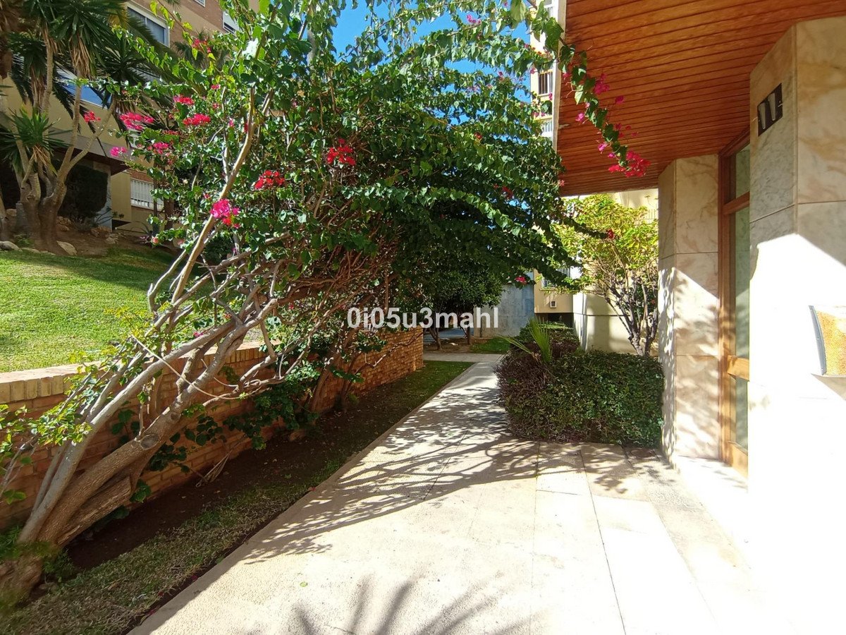 3 Bed شقة في الطابق الأوسط in El Palo في El Palo, شقة