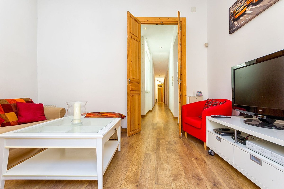 2 Bed شقة في الطابق الأوسط in Málaga Centro في Málaga Centro, شقة
