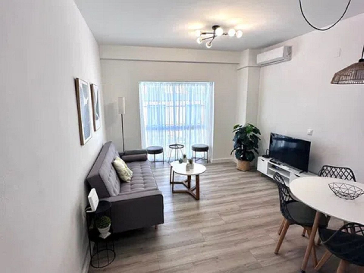 2 Bed شقة في الطابق الأوسط in Málaga Centro في Málaga Centro, شقة