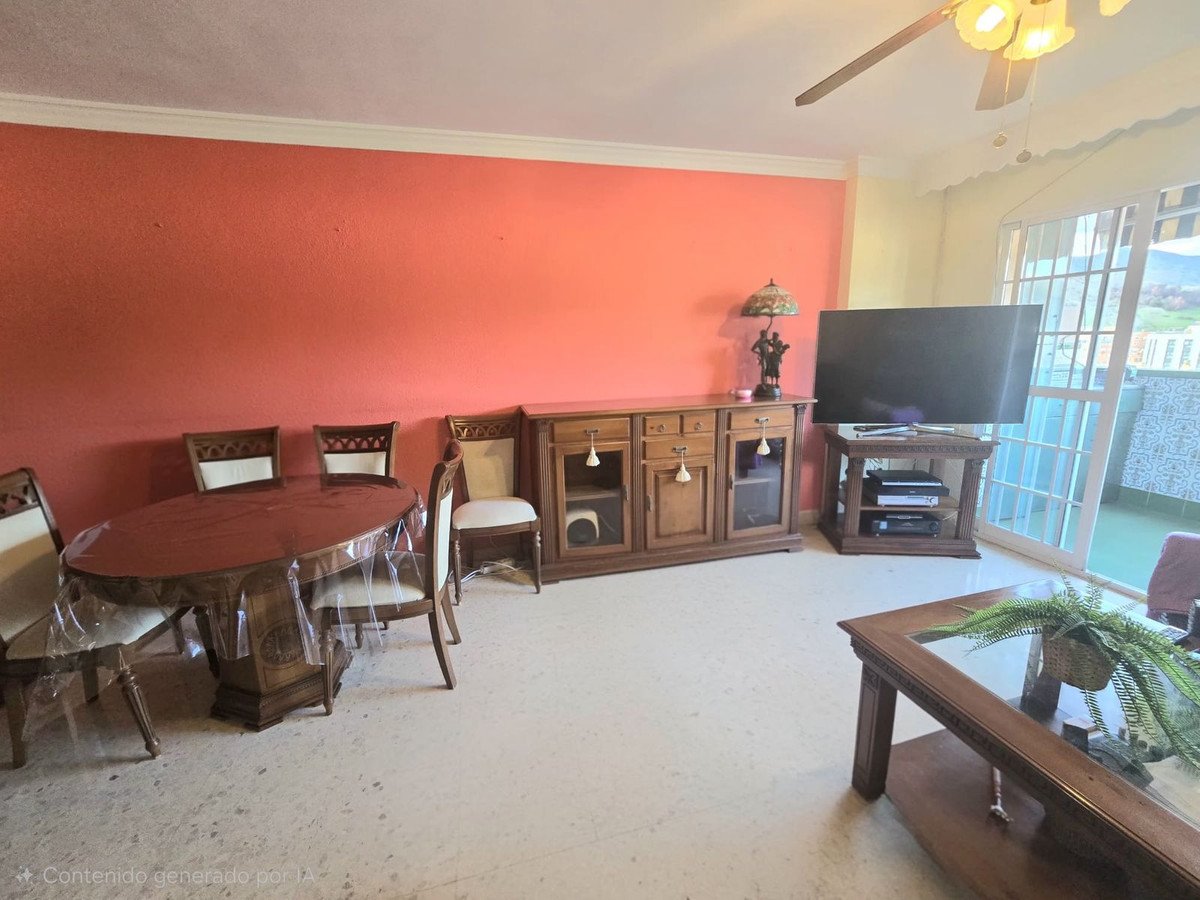 4 Bed شقة في الطابق الأوسط in Málaga Centro في Málaga Centro, شقة