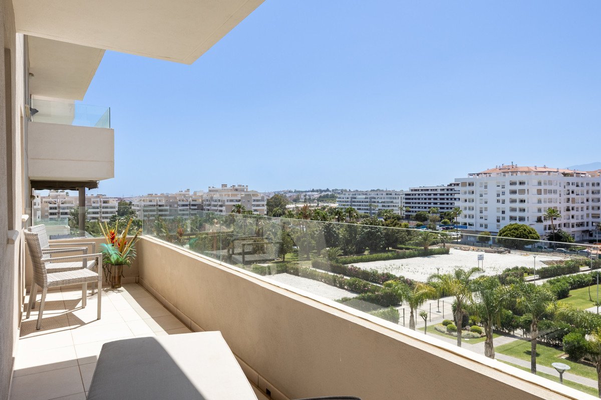 3 Bed Middle Floor Apartment in La Campana in La Campana, Apartment