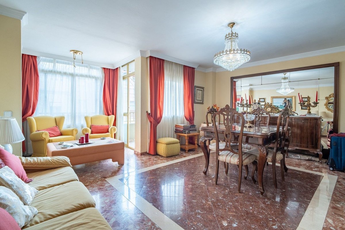 4 Bed Middle Floor Apartment in La Victoria