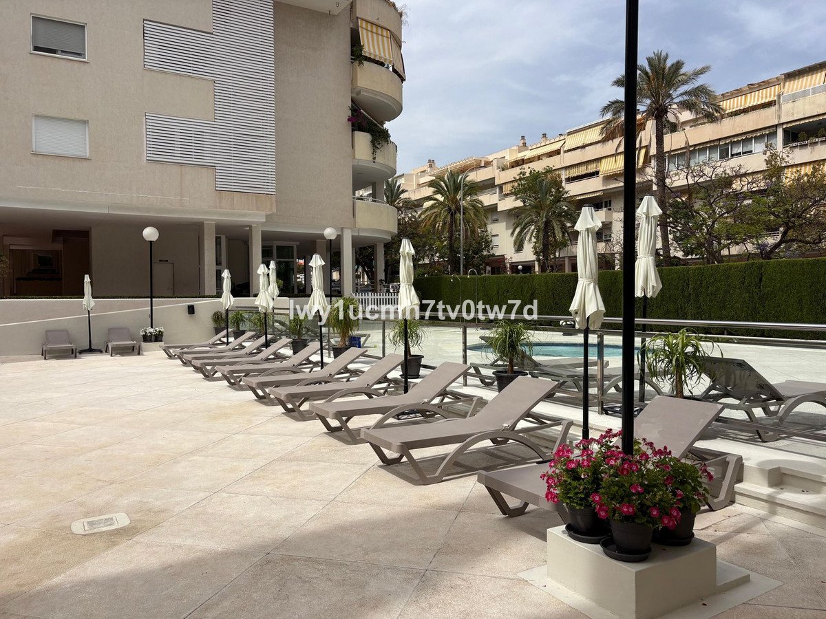 4 Bed Middle Floor Apartment in Limonar in Limonar, Apartment