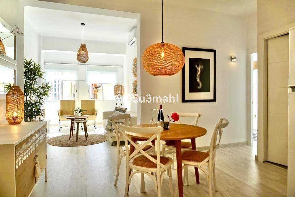 2 Bed شقة في الطابق الأوسط in Málaga في Málaga, شقة