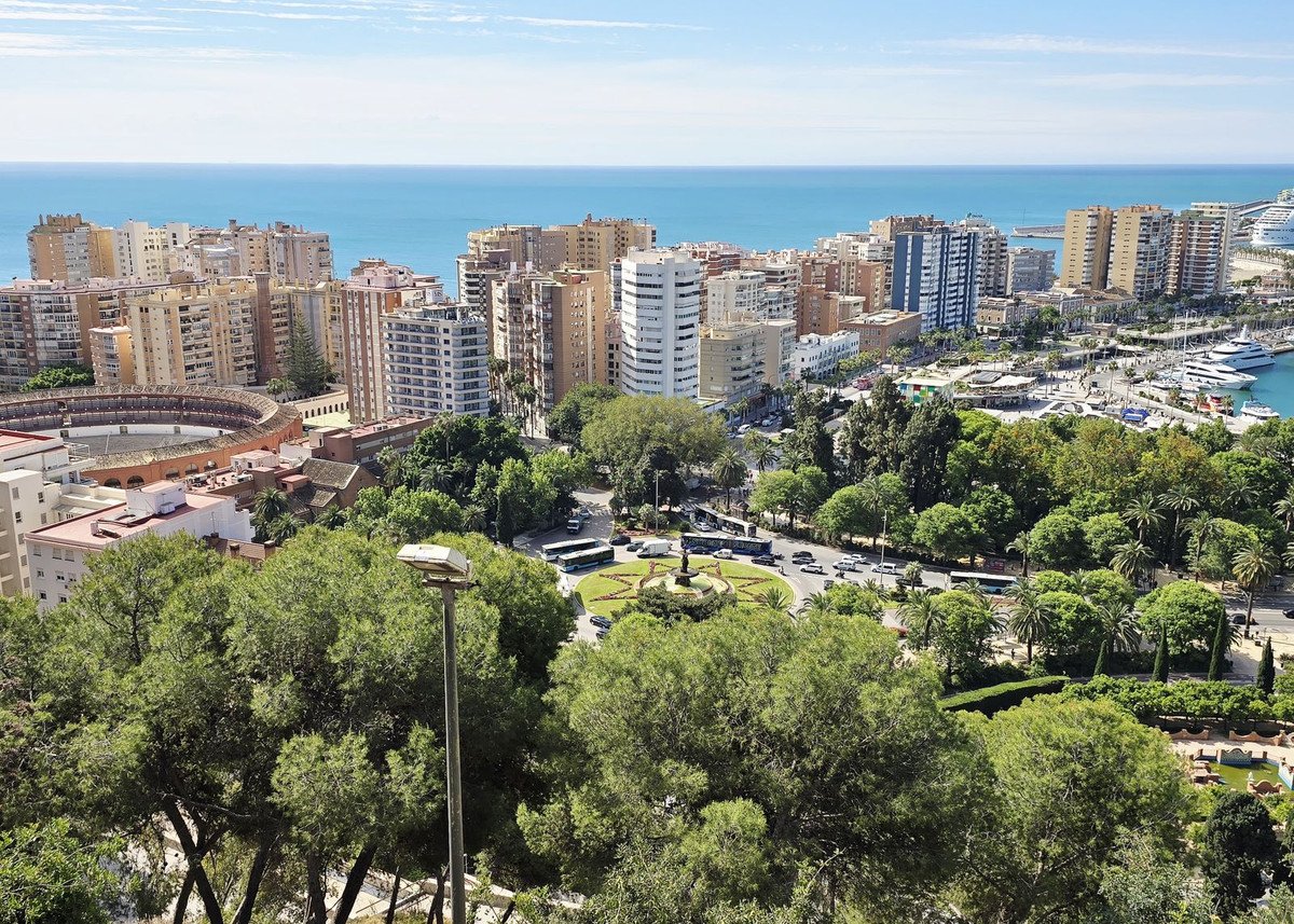 3 Bed Vidējā stāva dzīvoklis in Málaga Centro rajons: Málaga Centro, 