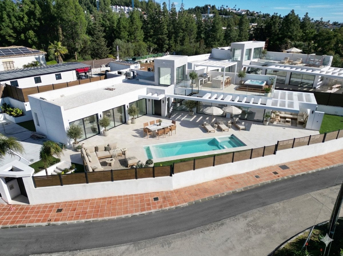 6 Bed New Development in El Chaparral