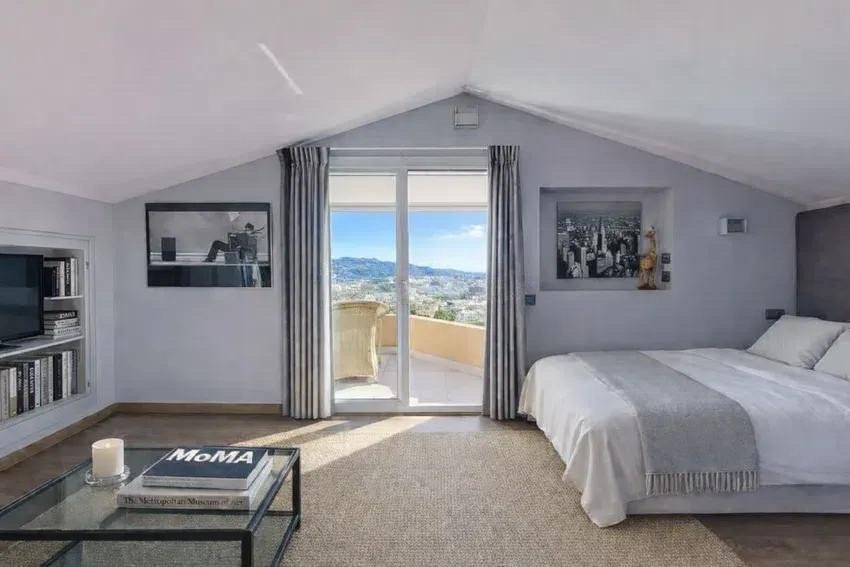 4 Bed Halfvrijstaand Huis in Málaga