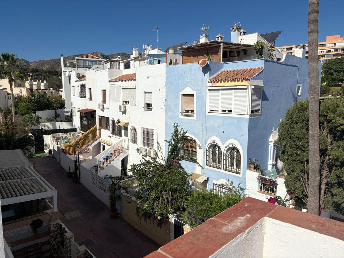 4 Bed منزل شبه منفصل in La Colina في La Colina, منزل شبه منفصل