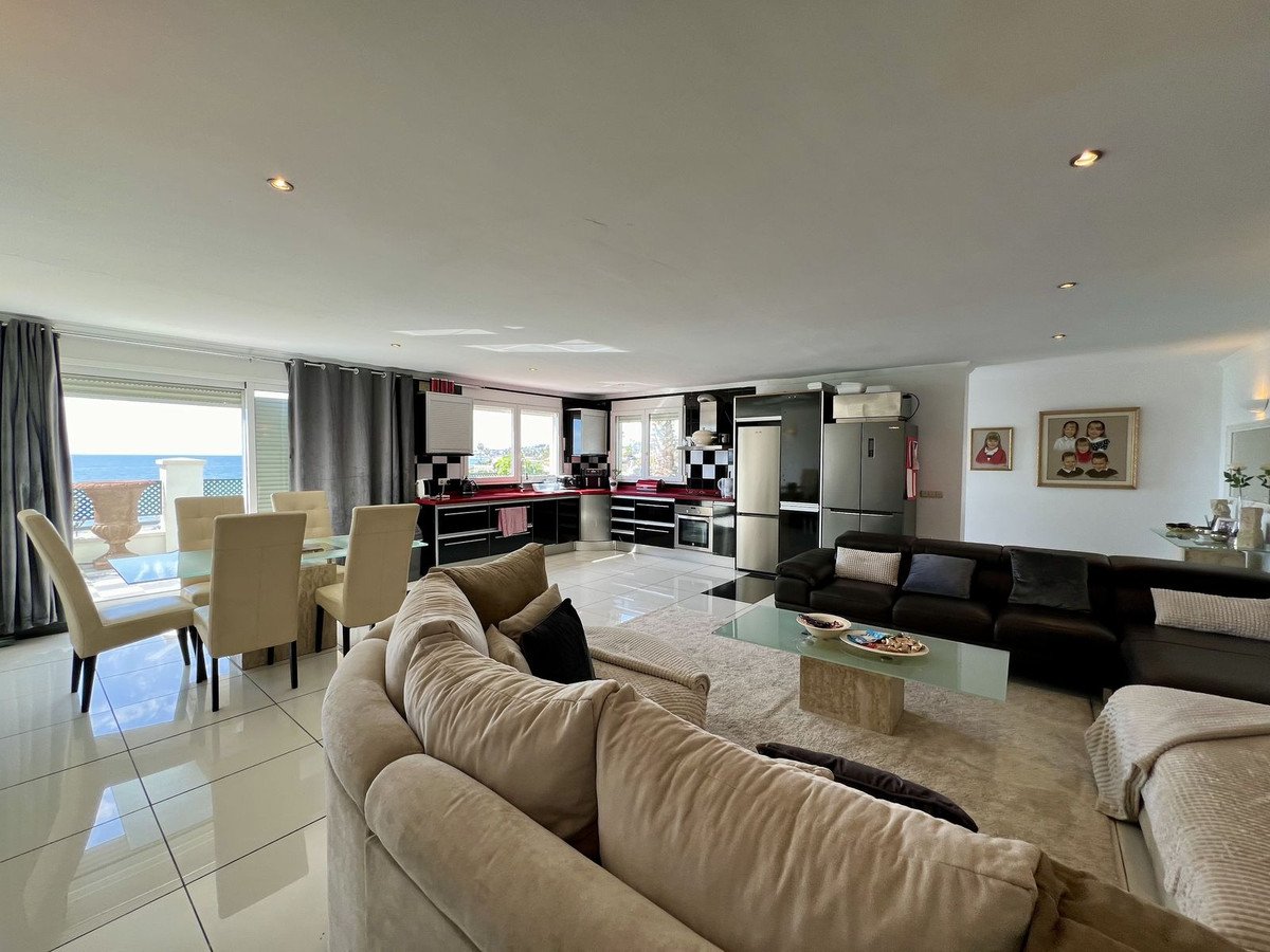 5 Bed Vrijstaande Villa in El Chaparral in El Chaparral, 