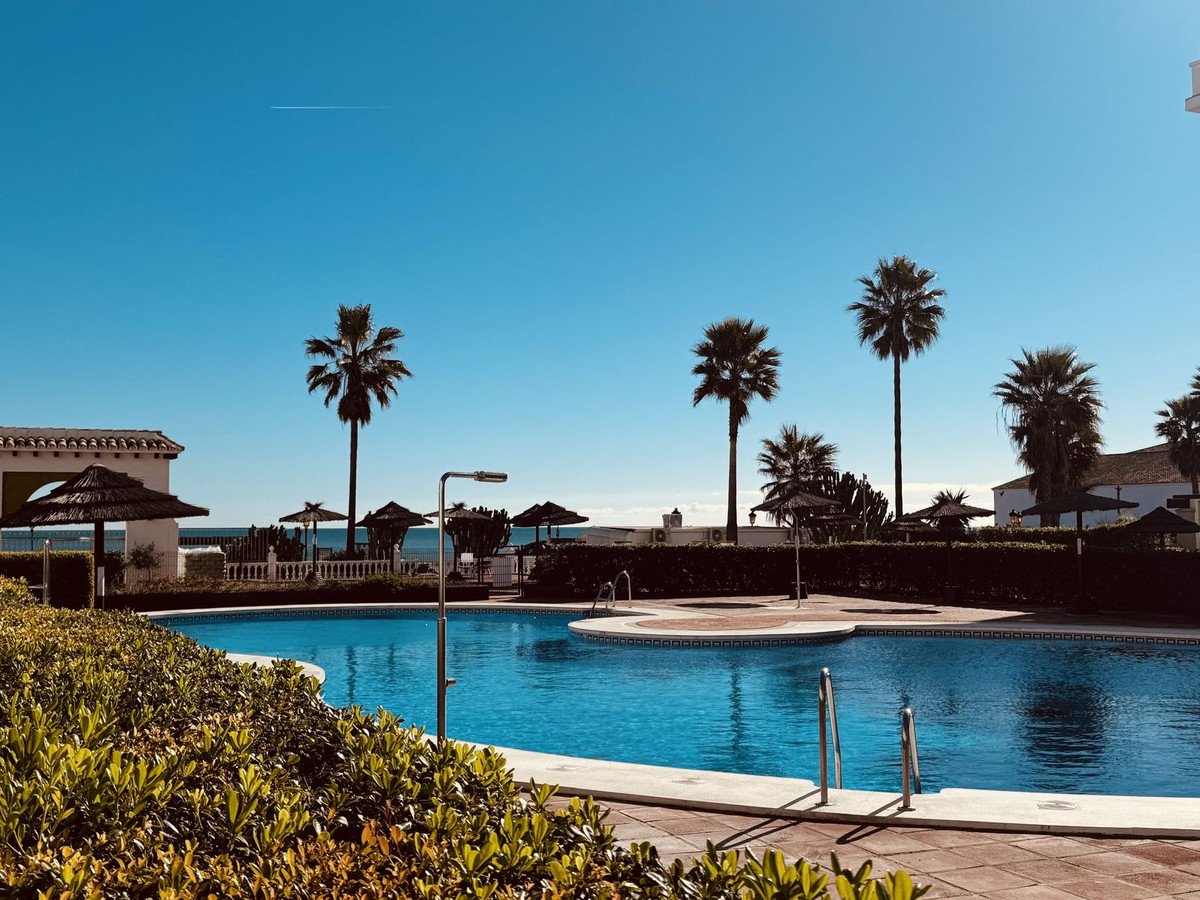 2 Bed شقة في الطابق الأوسط in La Duquesa في La Duquesa, شقة