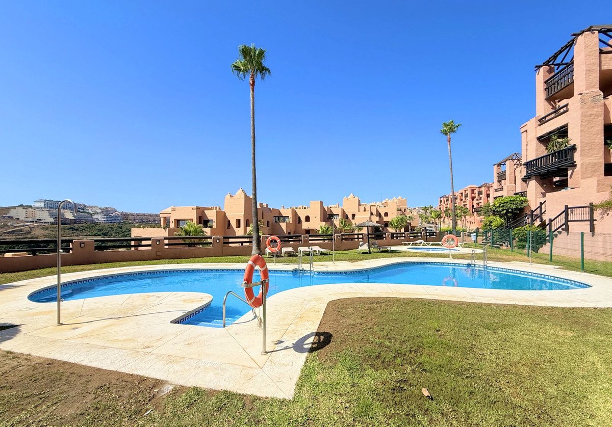 2 Bed شقة في الطابق الأوسط in La Duquesa في La Duquesa, شقة
