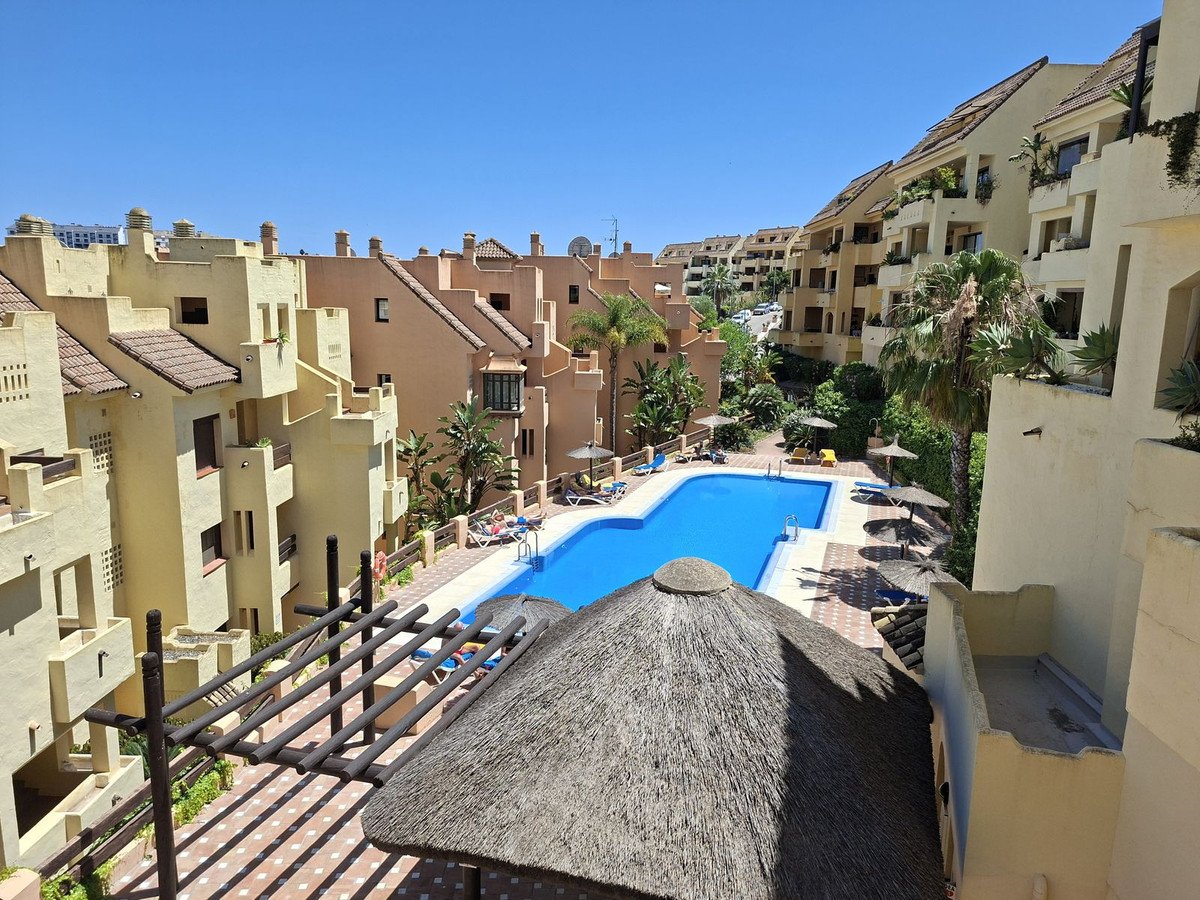 2 Bed شقة في الطابق الأرضي in La Duquesa في La Duquesa, شقة