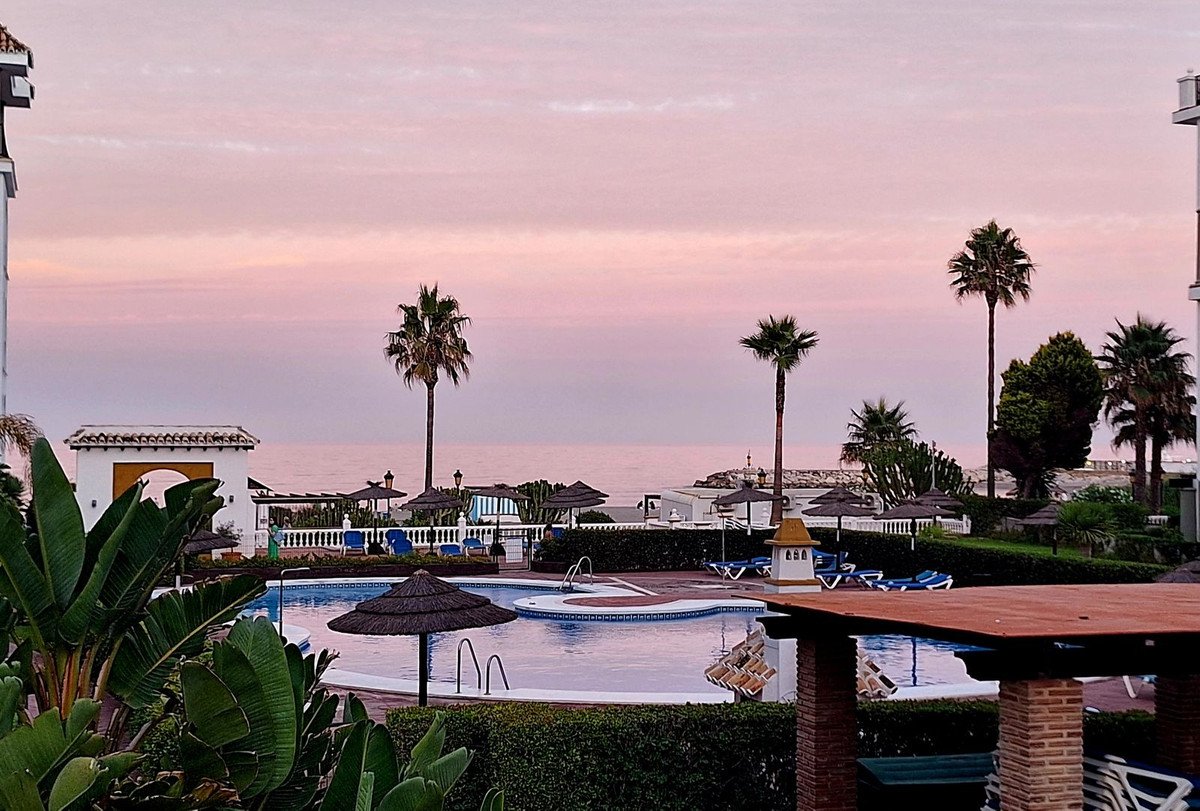 2 Bed Tussenverdieping Appartement in La Duquesa in La Duquesa, Appartement