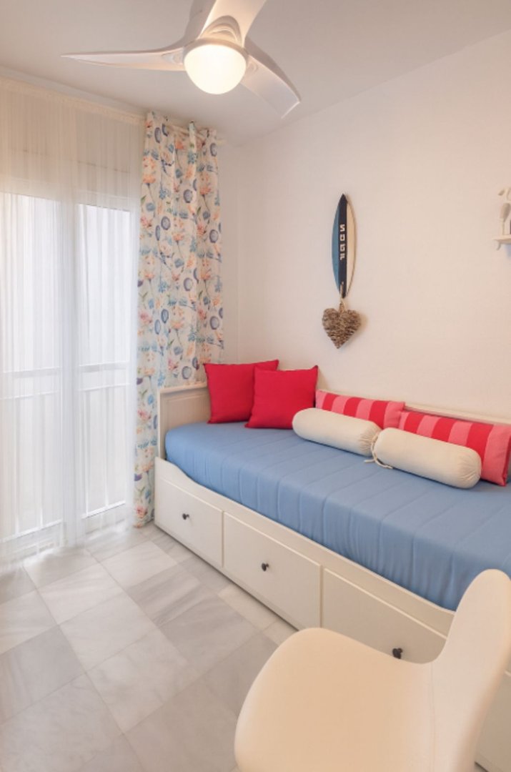 2 Bed شقة في الطابق الأوسط in La Duquesa في La Duquesa, شقة