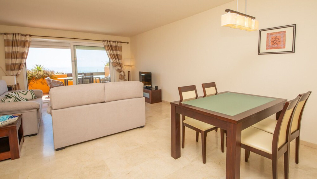 2 Bed شقة في الطابق الأوسط in La Duquesa في La Duquesa, شقة