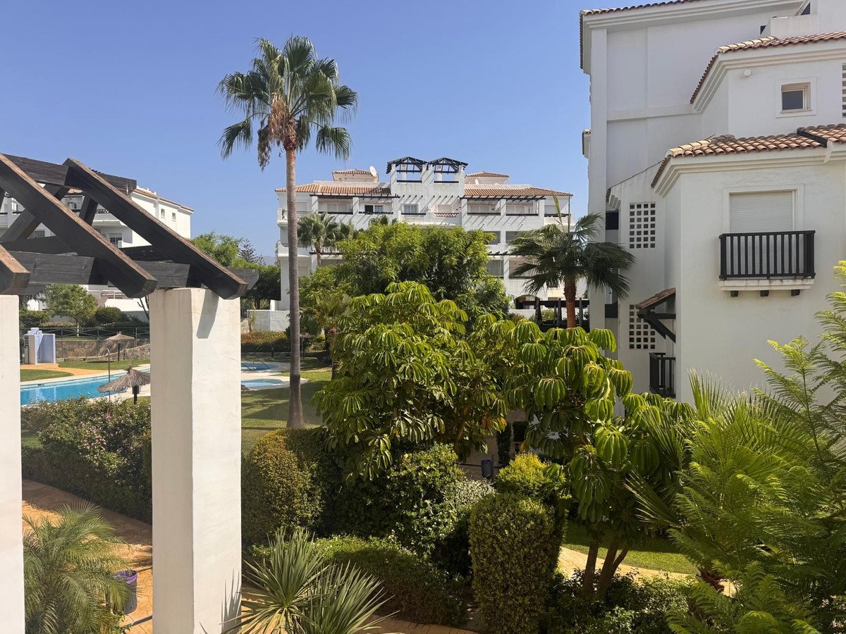 2 Bed Middle Floor Apartment in La Duquesa in La Duquesa, Apartment