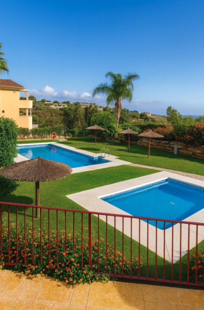 2 Bed Middle Floor Apartment in La Duquesa in La Duquesa, Apartment