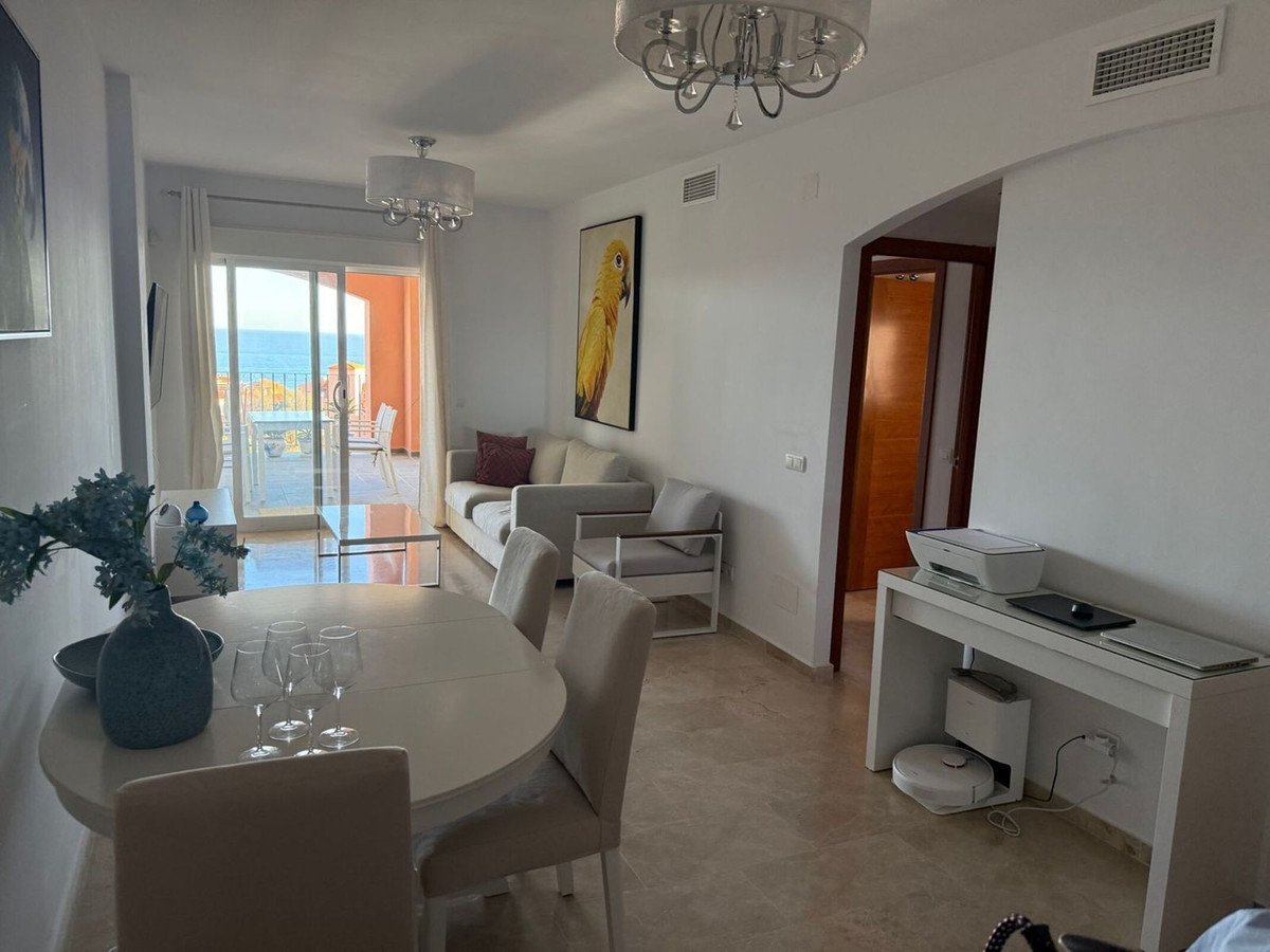 2 Bed Middle Floor Apartment in La Duquesa in La Duquesa, Apartment