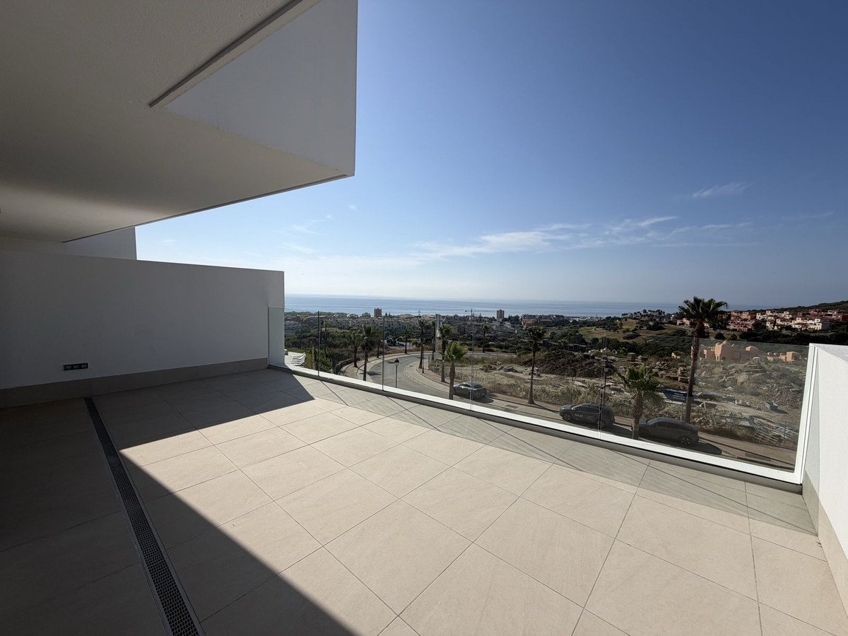 2 Bed Middle Floor Apartment in La Duquesa in La Duquesa, Apartment